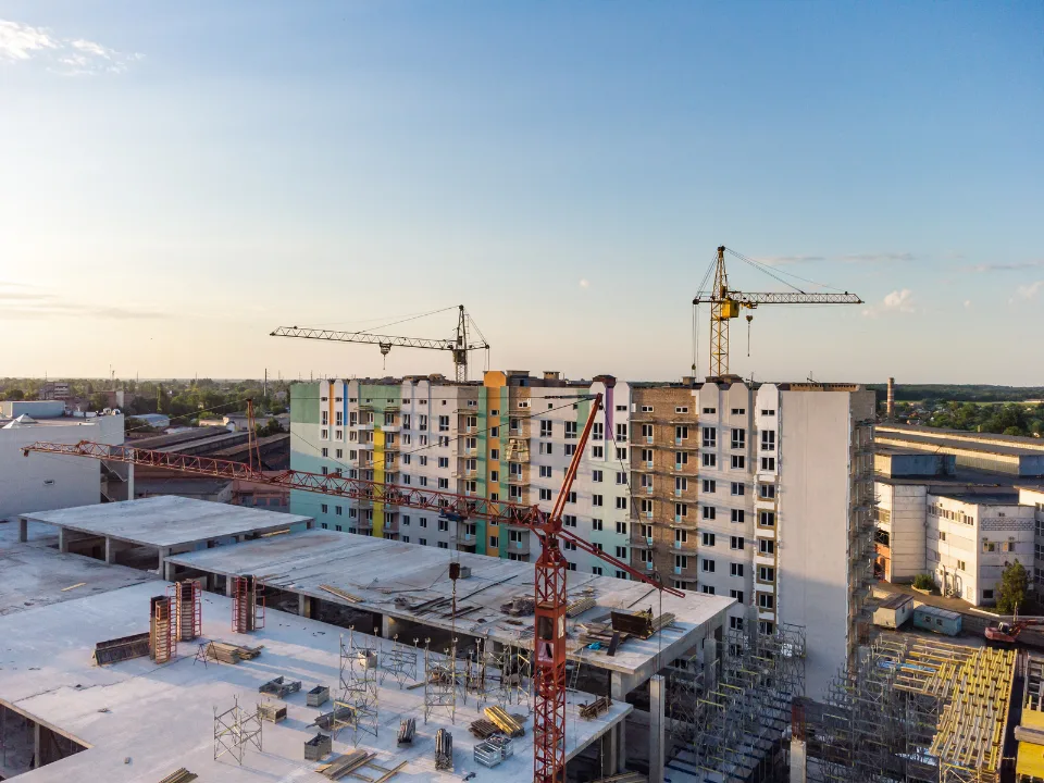 Multifamily permits in NYC jumped 65% in Q1 2025, with Brooklyn leading and developers favoring smaller-scale projects.