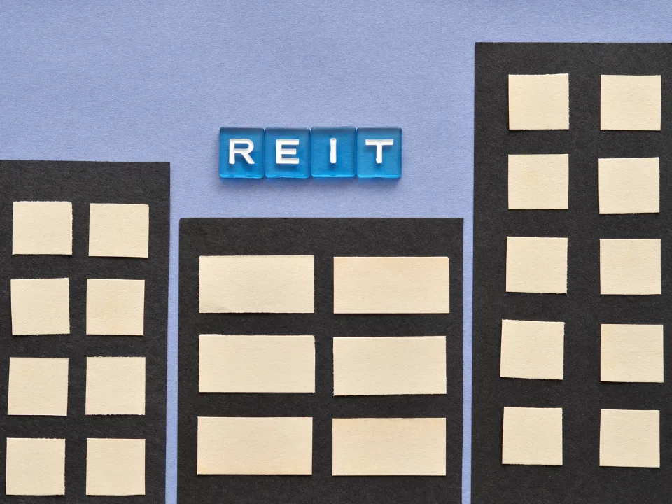 REIT performance holds steady with strong balance sheets and rising income amid high interest rates and market volatility.