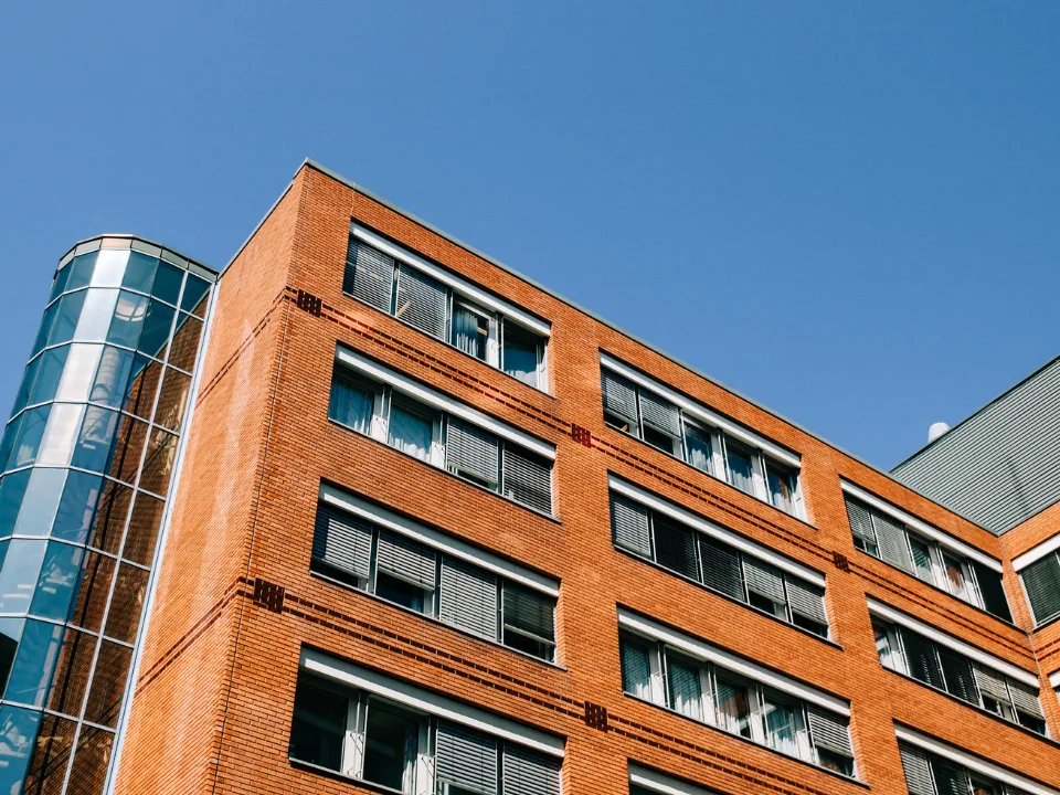 Multifamily demand climbs amid high mortgage rates and affordability challenges, keeping sidelined homebuyers in the rental market.