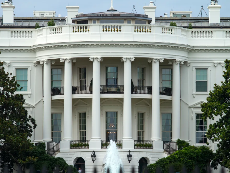 Trump revives Fannie privatization talks, signaling a potential record IPO and major shift in US housing finance policy.