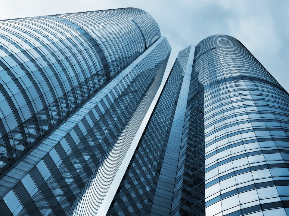 Office leasing rebound boosts JLL’s Q1 earnings as demand for premium space and capital market activity surges in 2025.