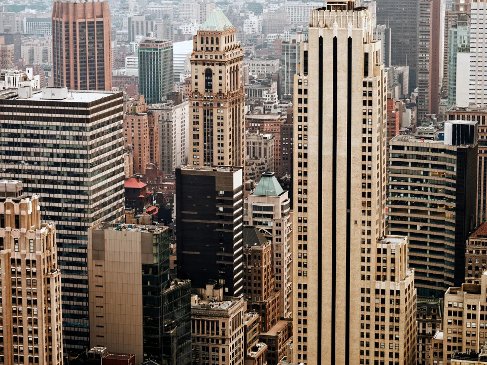 RXR lands a $1B loan extension for its Midtown office tower as leasing risks grow and major tenants prepare to downsize.