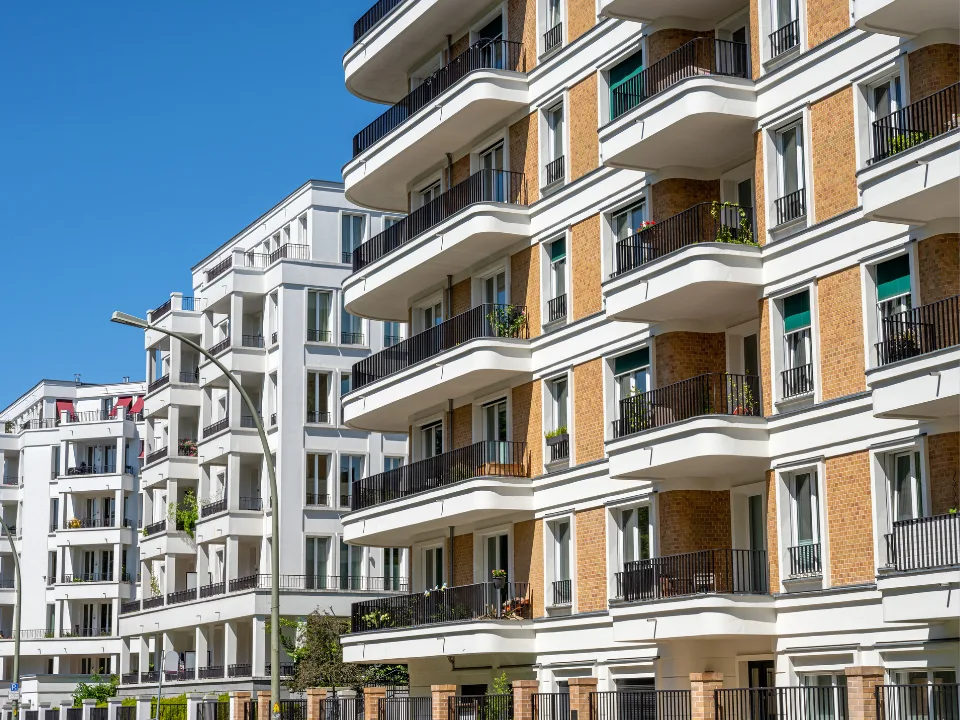 The US apartment market showed impressive lease trade-out strength in early 2025, marking its best momentum in at least three years.