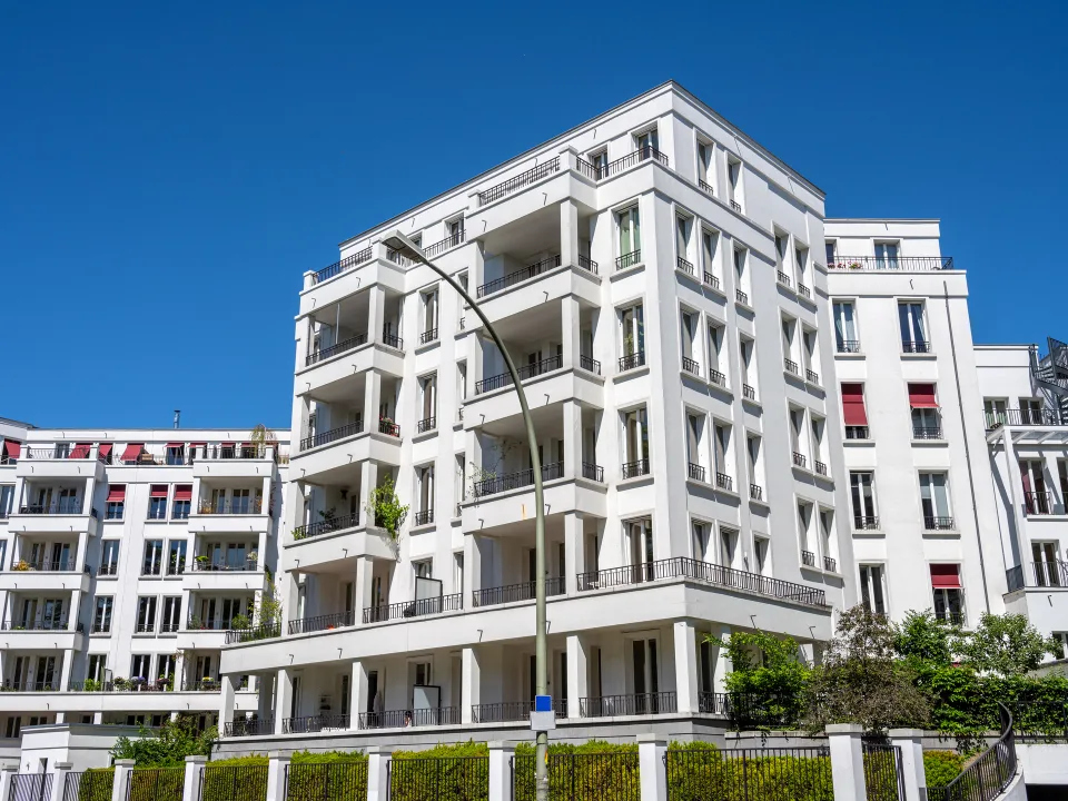 Tides lawsuits grow with Electra Capital seeking $40M, adding pressure on founders amid multifamily market challenges.