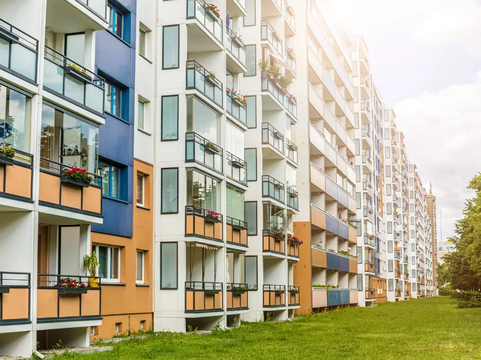 Apartment transactions rose year-over-year in Q1 2025, showing market strength despite seasonal slowdown in sales volume.