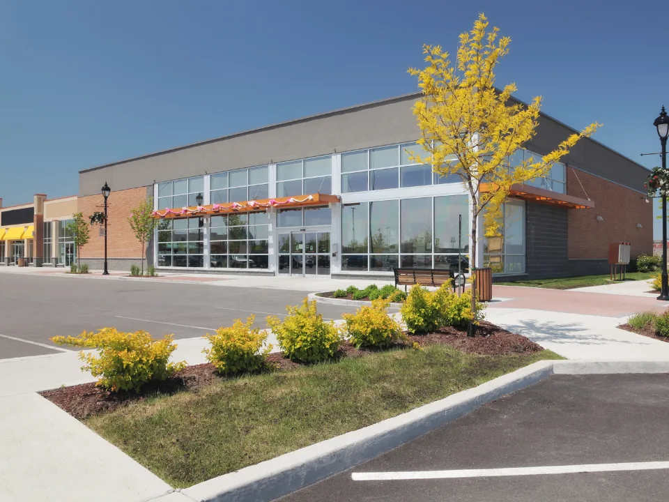 Multi-tenant retail continues to outperform single-tenant assets in 2025, driven by resilient fundamentals and strong investor demand.