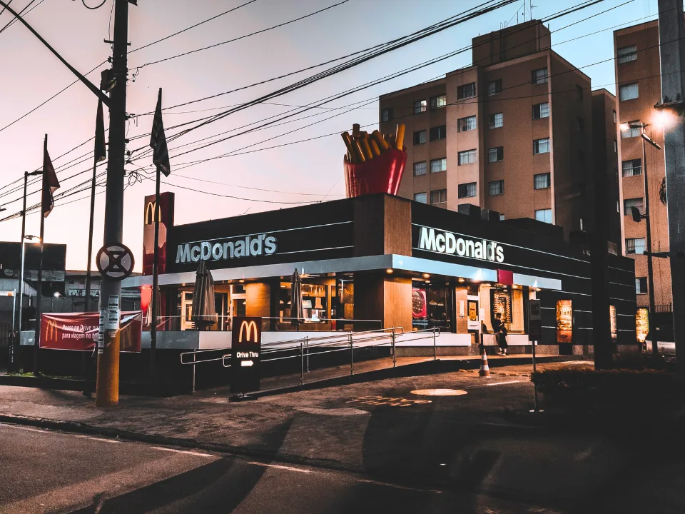 Restaurants are driving US retail expansion in 2024 and 2025, outpacing other sectors like grocery, discount, and dollar stores.
