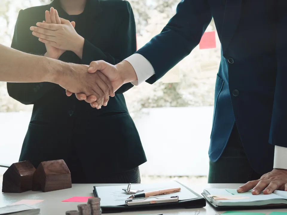 Invesco enters the CRE CLO market with a $1.2B deal backed by multifamily and industrial loans in high-growth US regions.