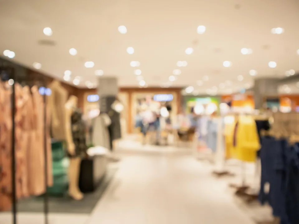 Retail slowdown deepens in 2024 as bankruptcies rise and lease activity stalls amid inflation and tariff concerns.