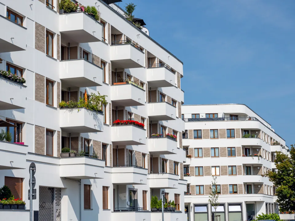 Apartment sales rose 20% year-over-year to $9.2B in April as investors returned despite flat pricing and economic uncertainty.