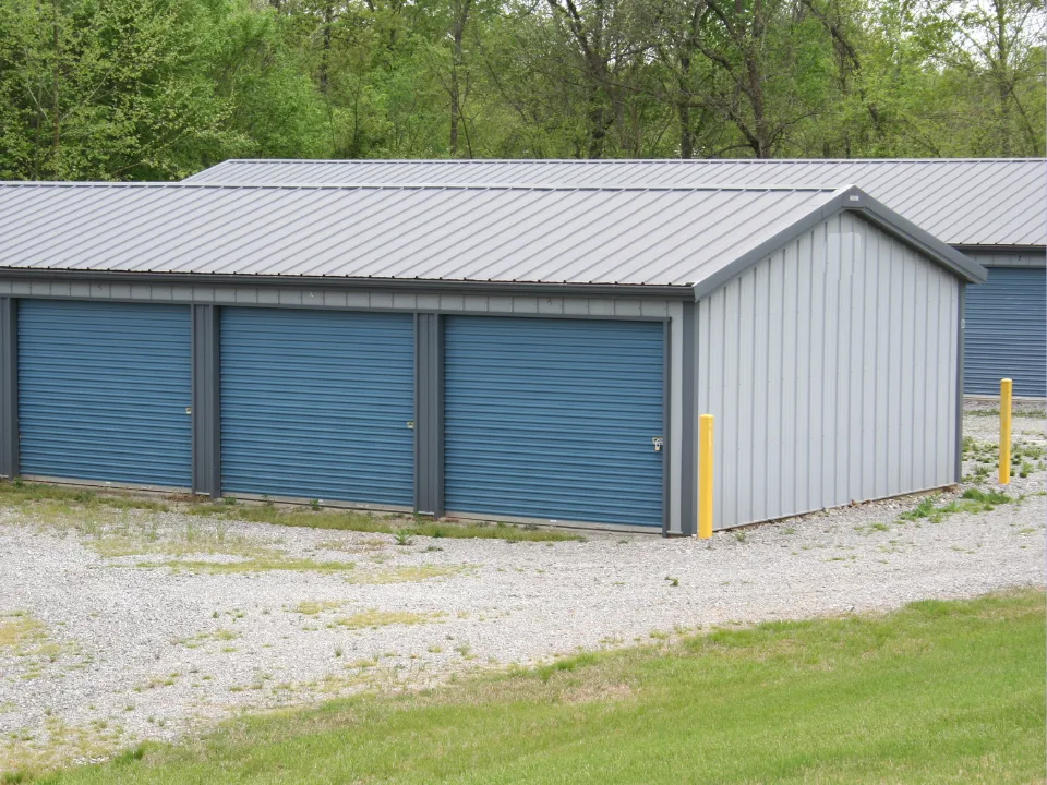 Self storage leaders expand in 2025 while smaller firms gain ground in a competitive and fragmented US storage market.