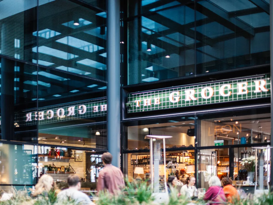 Grocery traffic stays strong in 2025 as shoppers shift habits and stores adapt with smaller formats and fresh, value-focused options.