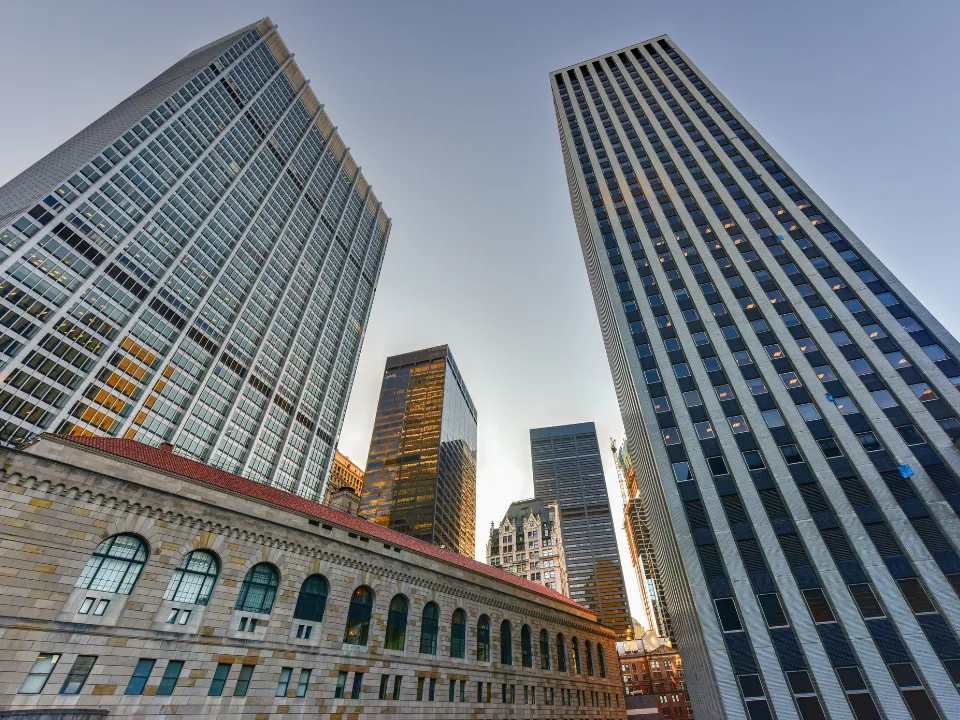 Amazon has purchased the 600K SF 522 Fifth Ave. office building from RFR Realty, continuing its aggressive expansion in Manhattan.