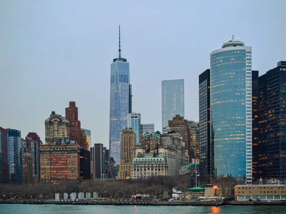 Manhattan's unicorn market sees top-tier real estate deals thrive despite broader commercial sector challenges.