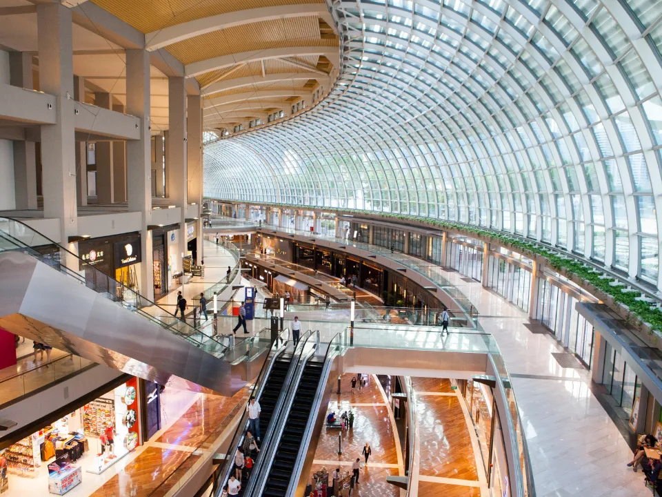 Private capital is reshaping retail investment in 2025, targeting stable assets and growth markets as institutional buyers pull back.