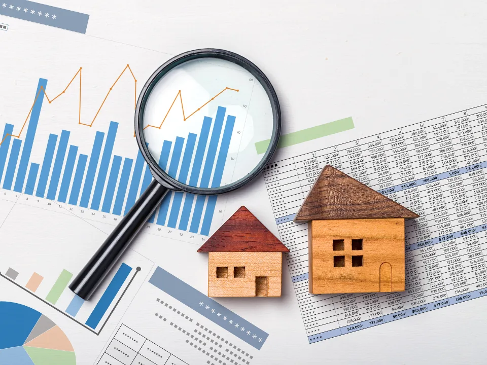 CRE prices show modest Q1 2025 gains as tariffs and stalled rate cuts reshape commercial real estate investor sentiment.