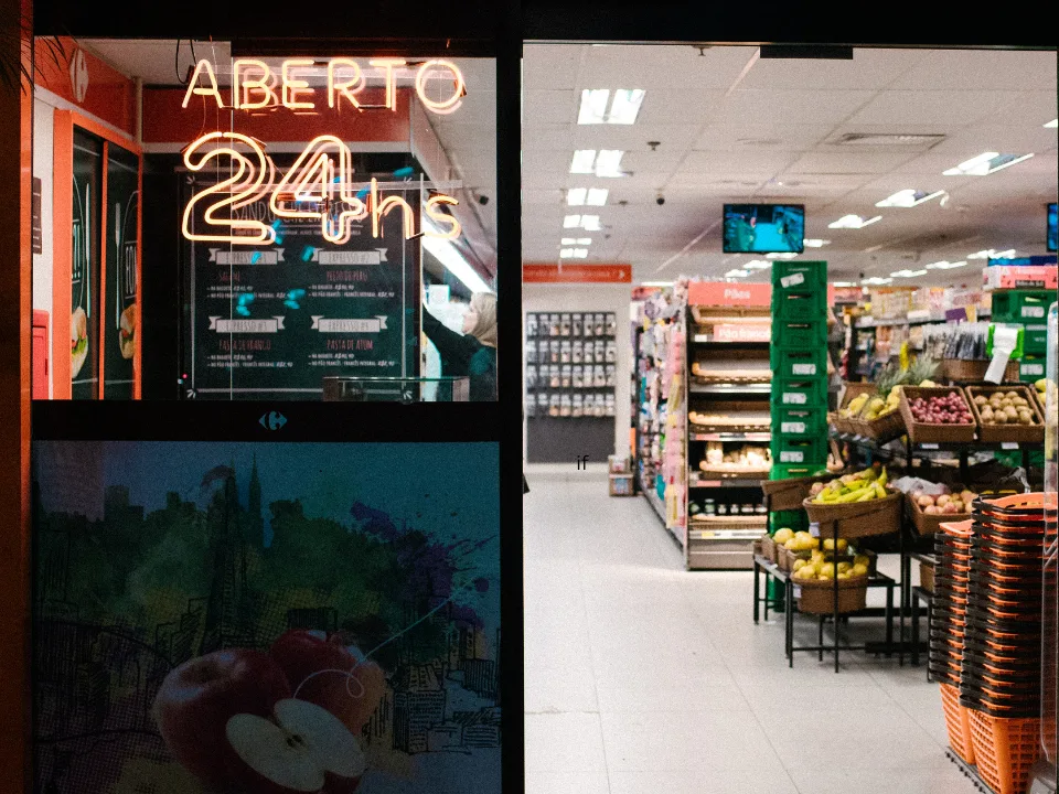 Grocery retail remains a top CRE performer, with strong demand but rising risk tied to tenant quality and refinancing challenges.