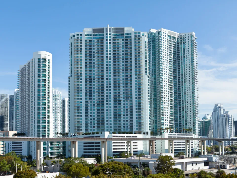 Miami’s rental market tops the nation as Florida demand climbs, driving record lease renewals and tight apartment supply.