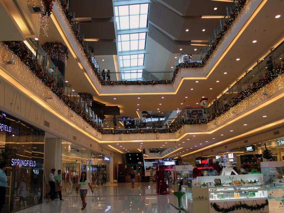 Retail valuations gained in Q1 2025, but tariff concerns are creating headwinds for global retail real estate investment.