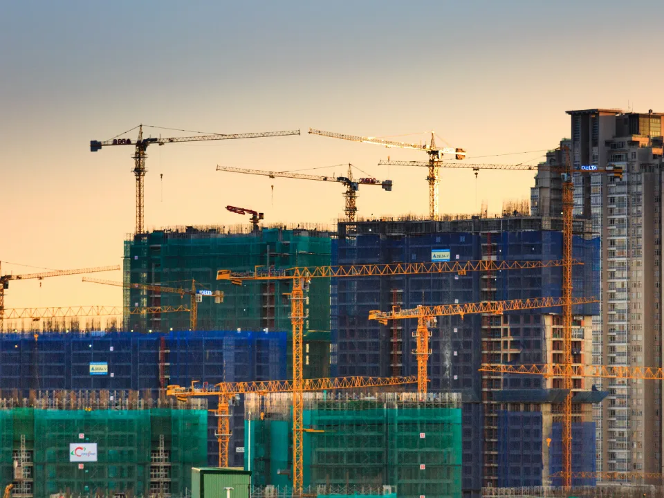 Discover supply chain strategies construction firms can use to manage tariffs, material costs and project volatility effectively.