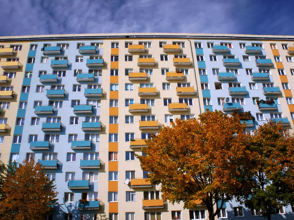 Multifamily operators use fee transparency and concessions to attract renters amid regulation and rising fraud concerns.