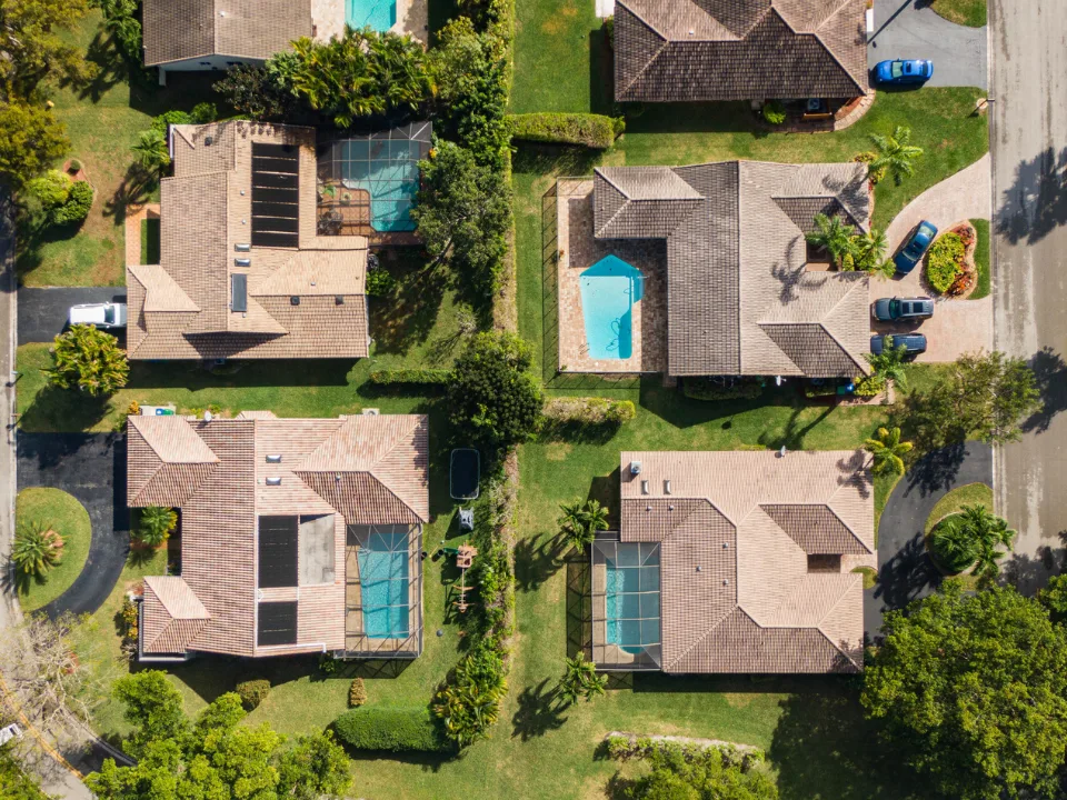 Housing slowdown spreads in Sun Belt as homes sit longer on the market and inventories climb in Florida, Texas, and Colorado.
