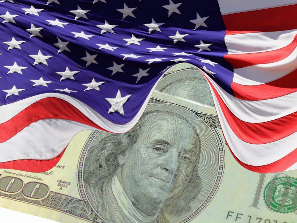 Community lending rises as small banks tighten CRE strategies while big lenders scale back amid market uncertainty.