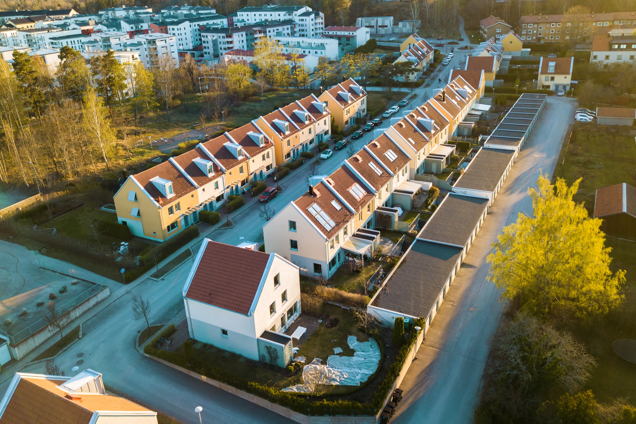 Bipartisan senators unveil a housing affordability bill to boost supply, cut costs, and ease zoning barriers nationwide.