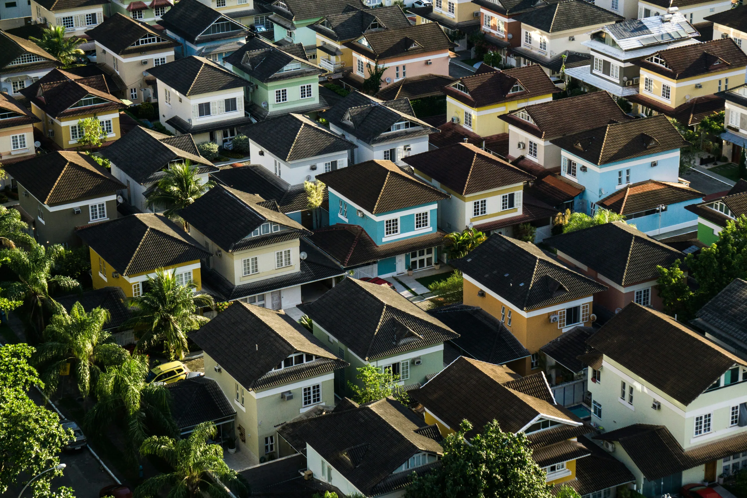 Home profits averaged 50% in Q2 2025 despite a yearly dip, with sellers netting $123K on typical sales, per ATTOM data.