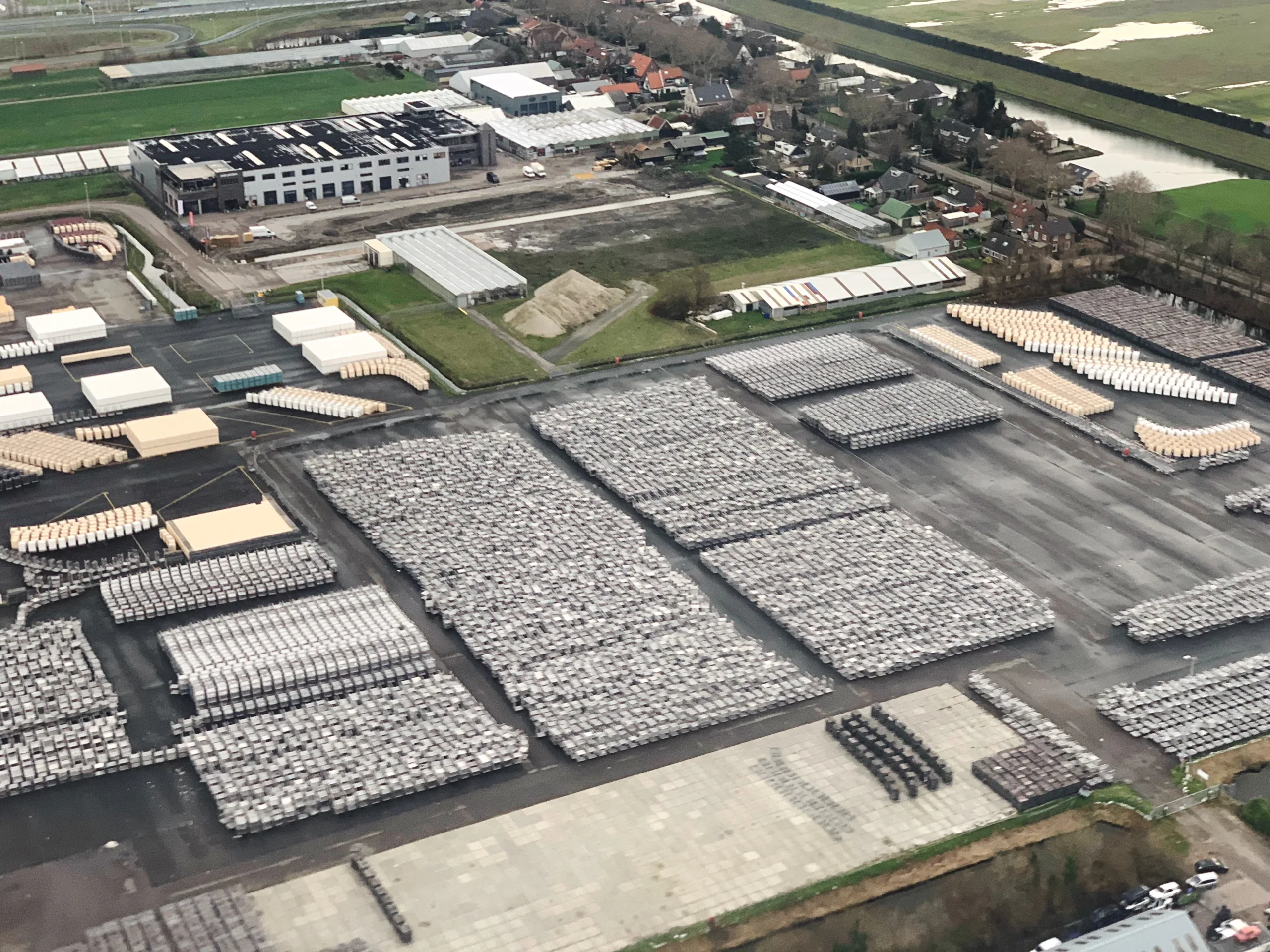 Tariff uncertainty is reshaping the industrial market in 2025, fueling rent hikes, warehousing demand, and slower construction.