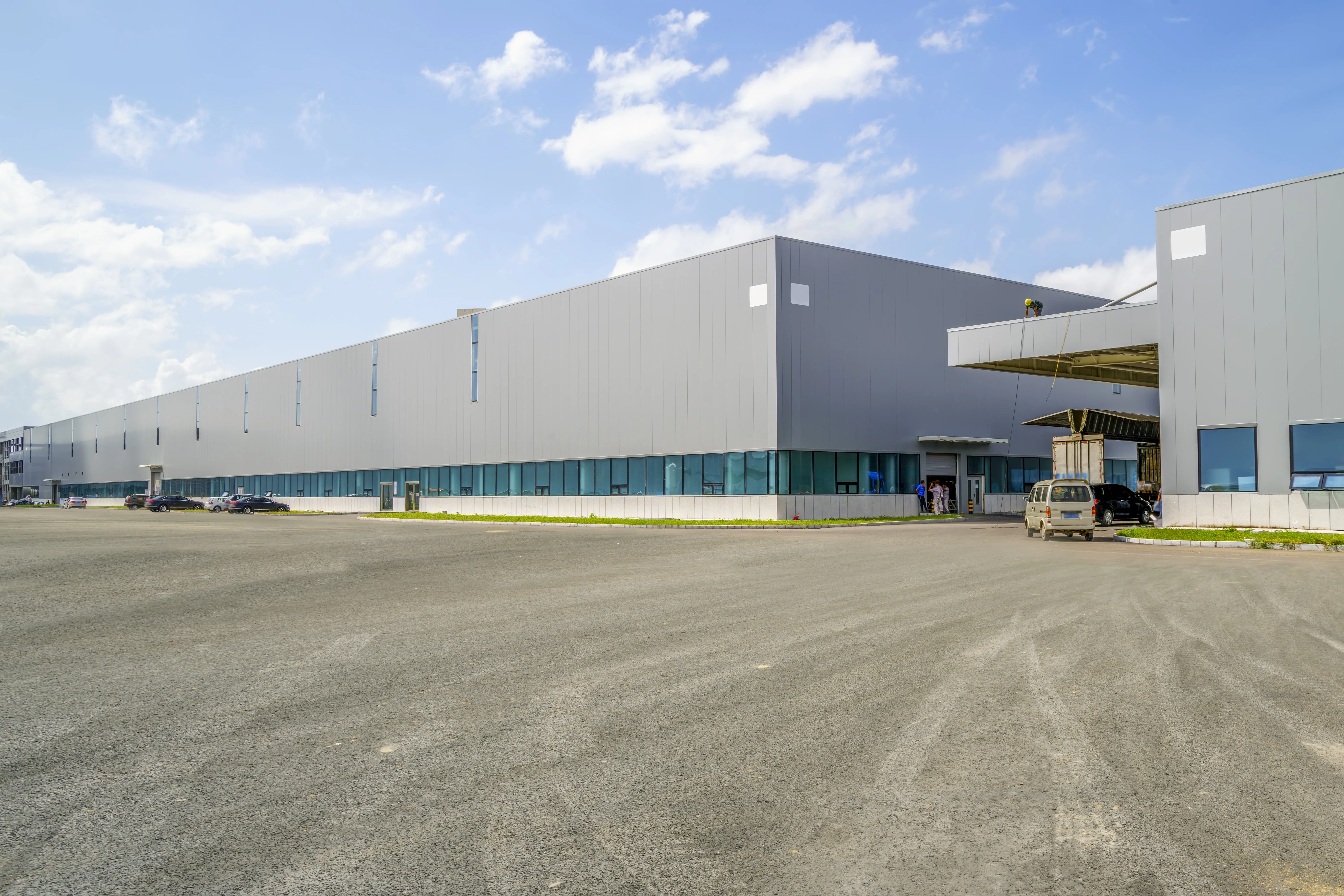 Industrial vacancy hits a 12-year high as supply outpaces demand, reshaping the US warehouse market in 2025.