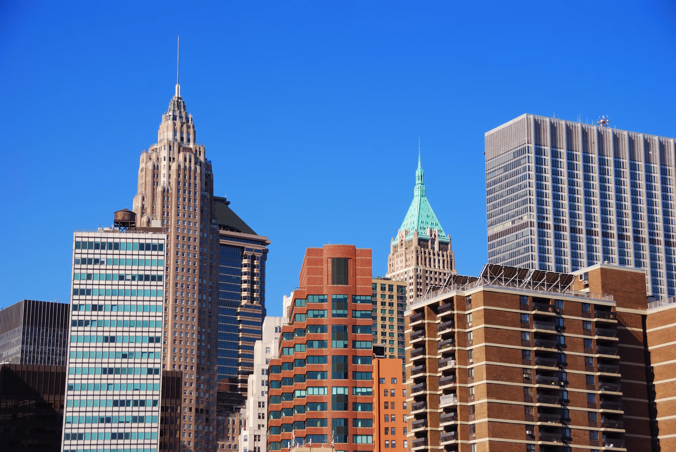 SL Green exceeds $1B for its NYC debt fund and shrugs off political concerns amid strong leasing and investor interest.