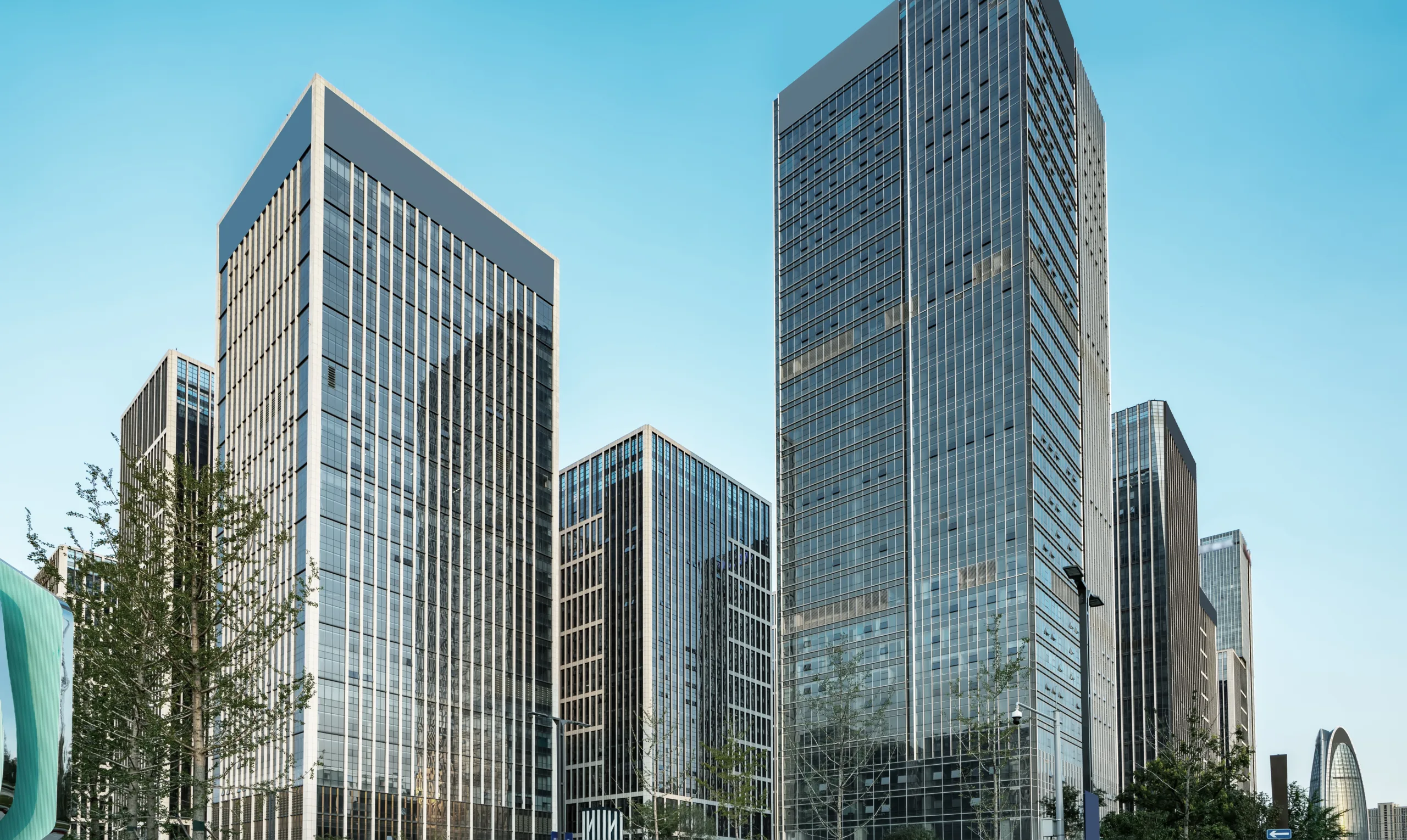 Hybrid work is fading as Fortune 100 companies mandate full office returns, driving shifts in commercial real estate trends.