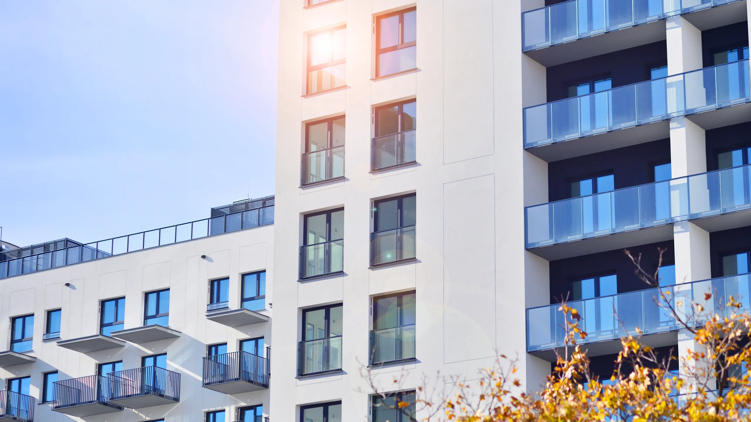 Apartment completions fell in Q2 2025 but remain elevated, signaling a shift in US multifamily construction trends.