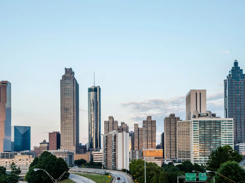 Sun Belt office markets show strong recovery as demand and rents rise, positioning landlords for growth in premium workspace leasing.