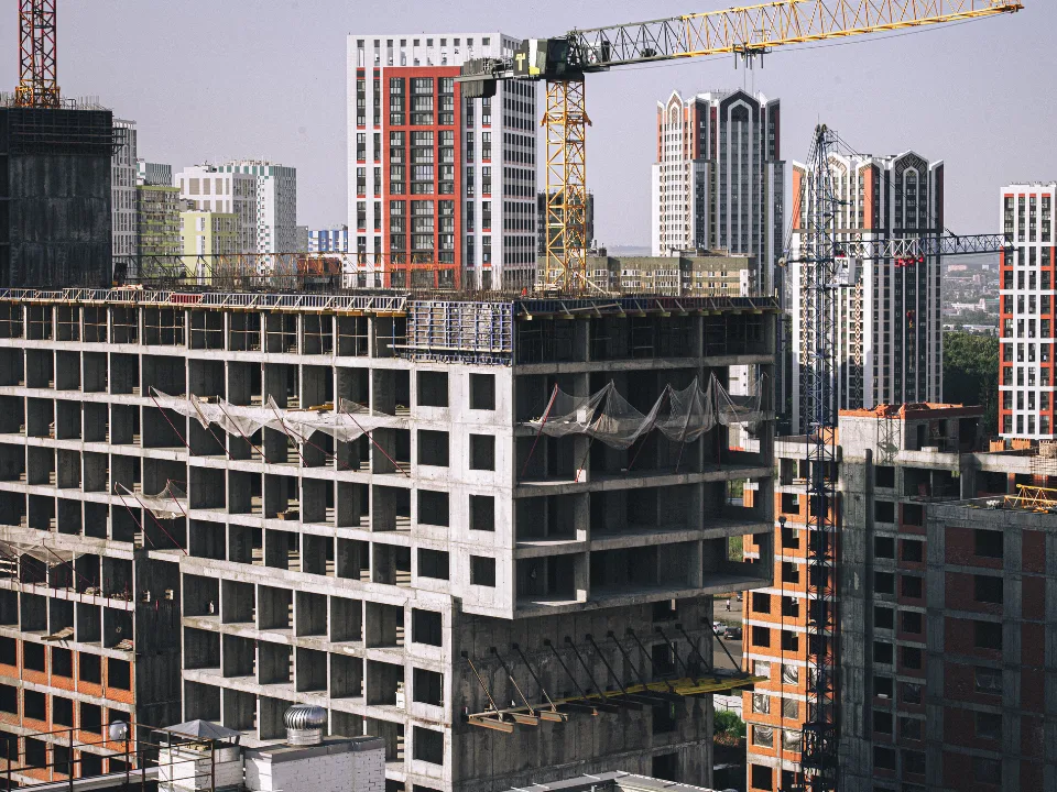 Apartment supply falls below peak while record demand outpaces new deliveries for the third straight quarter in the US.
