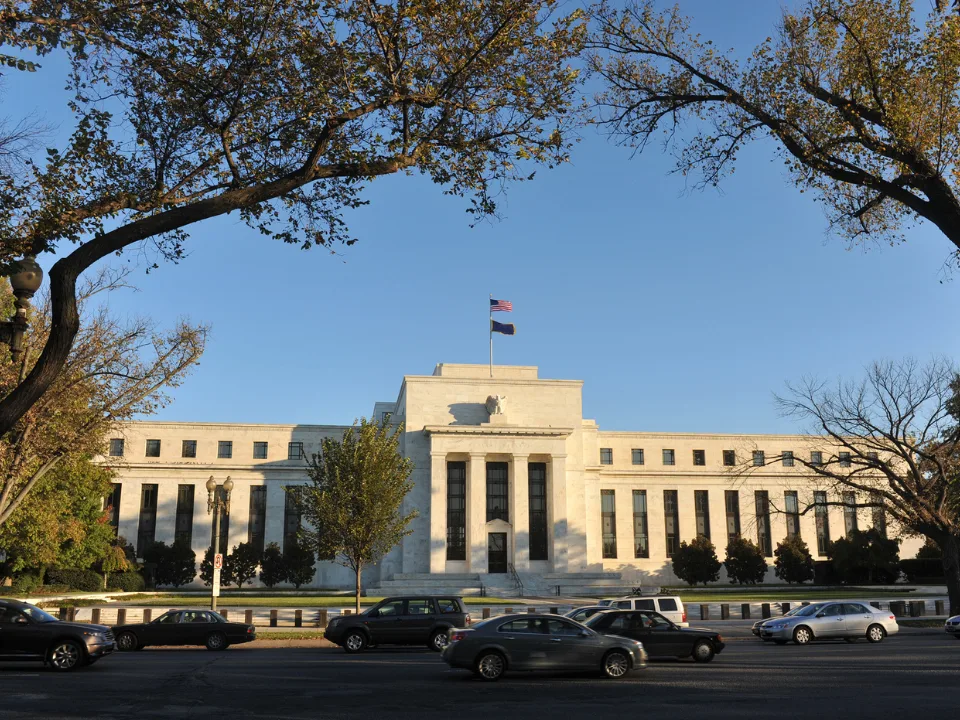 Lisa Cook faces fraud allegations as Trump demands her resignation, intensifying pressure on the Fed amid upcoming rate decisions.