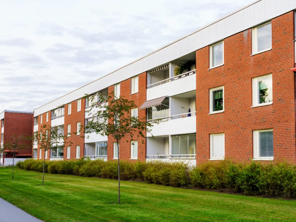 Small deals in commercial real estate rose 3.5% in early 2025, led by multifamily and industrial with help from regional bank lending.