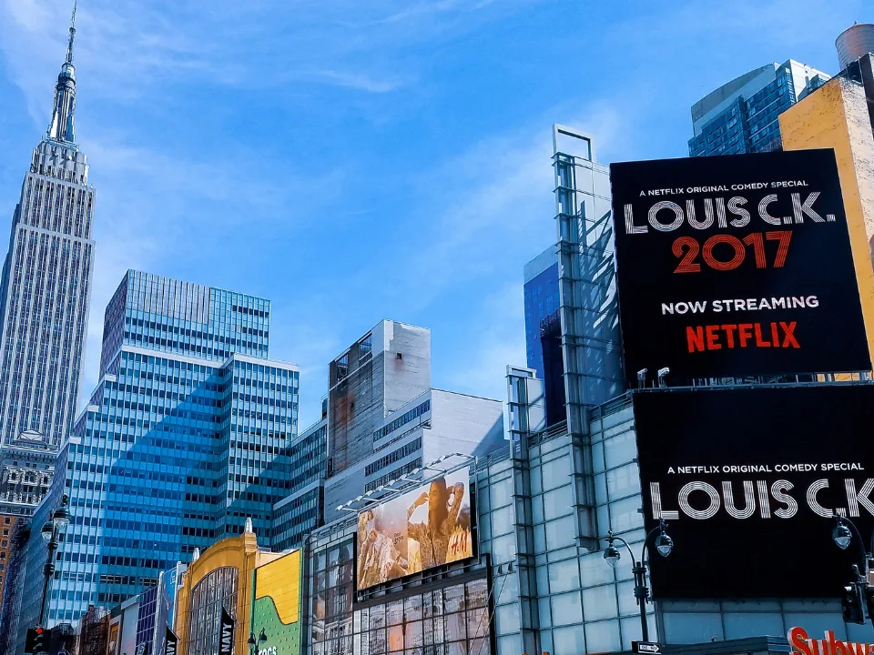 New York office market rebounds as investors pour $3B into refinancing and acquisitions, signaling strong demand for trophy towers.