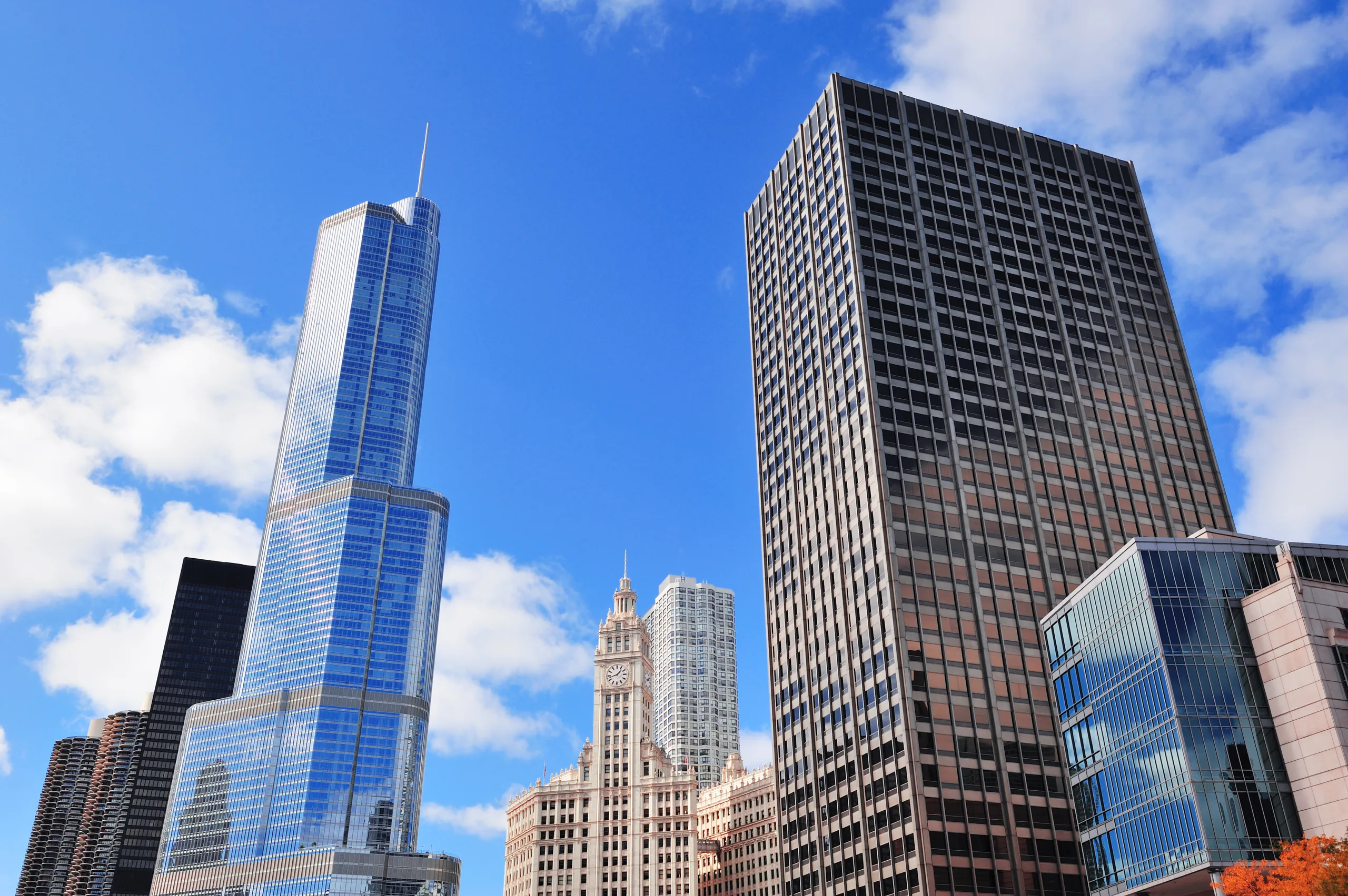 Manhattan’s coworking market sees its first-ever decline, dropping 400K SF in Q2 2025 amid operator cutbacks.