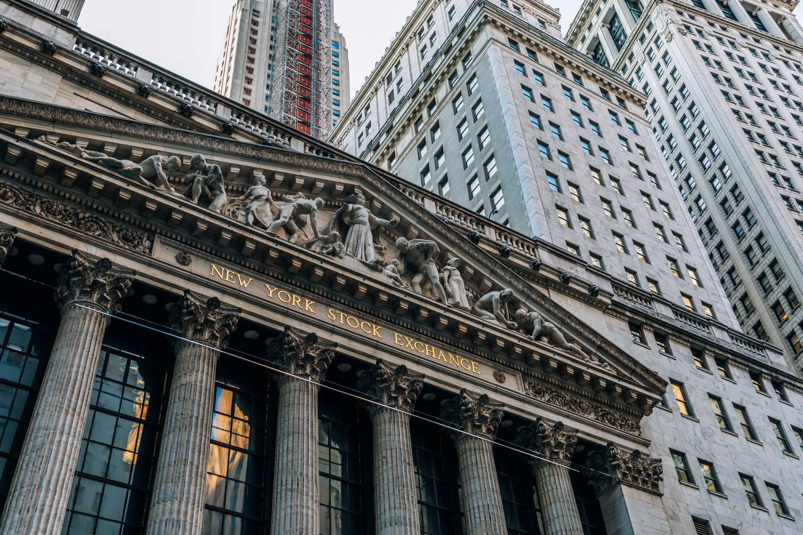 Return-to-office policies are dividing US and European banks as work culture and talent strategies increasingly diverge.