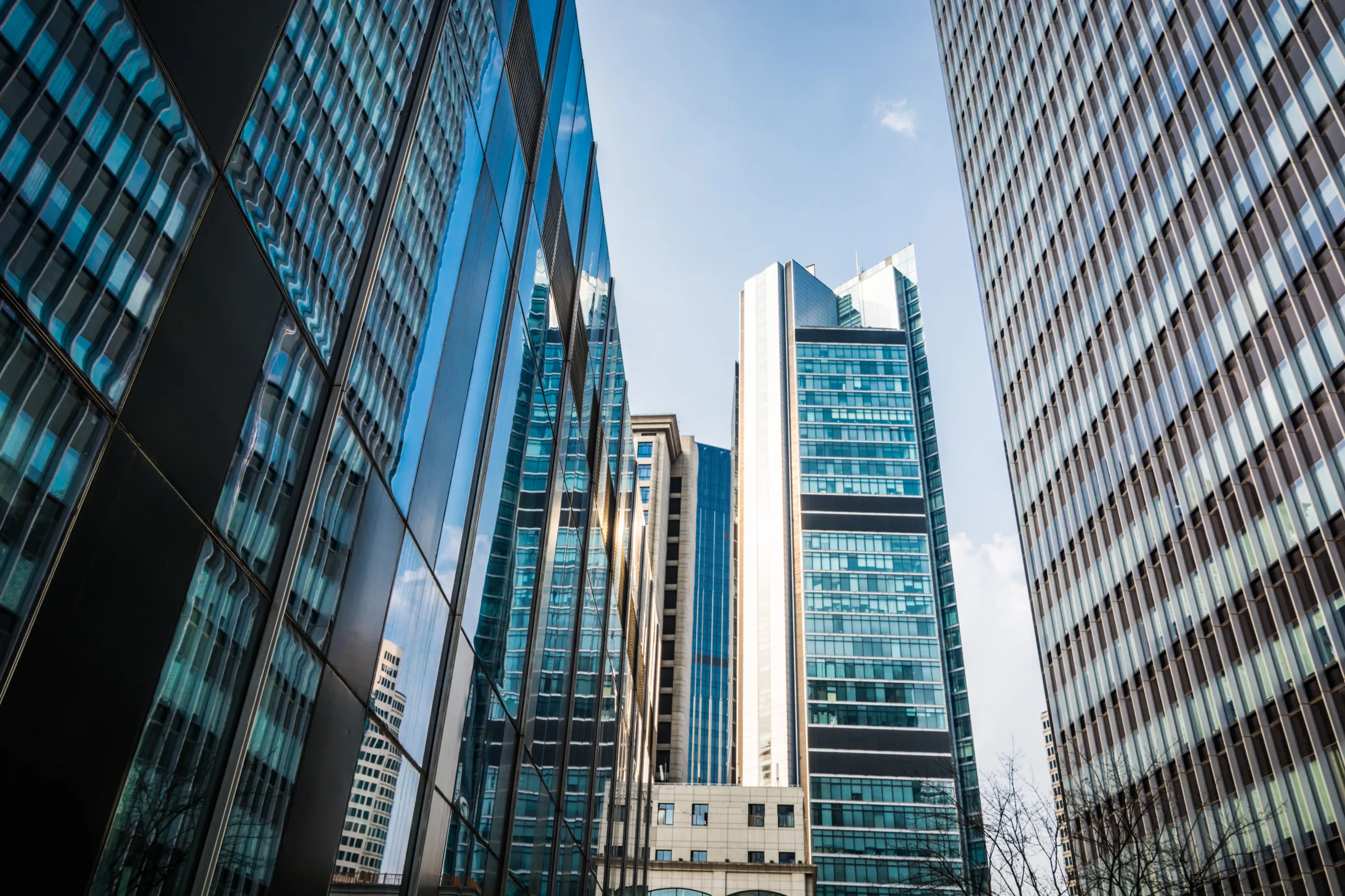 Office foot traffic in New York surpasses pre-pandemic levels for the first time as stricter in-office mandates take effect.