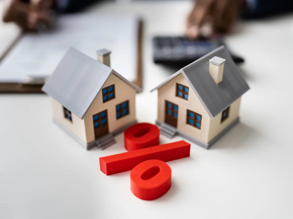 Mortgage REITs reduce loan portfolios by 18% as focus shifts from originations to asset management amid rising market risk.