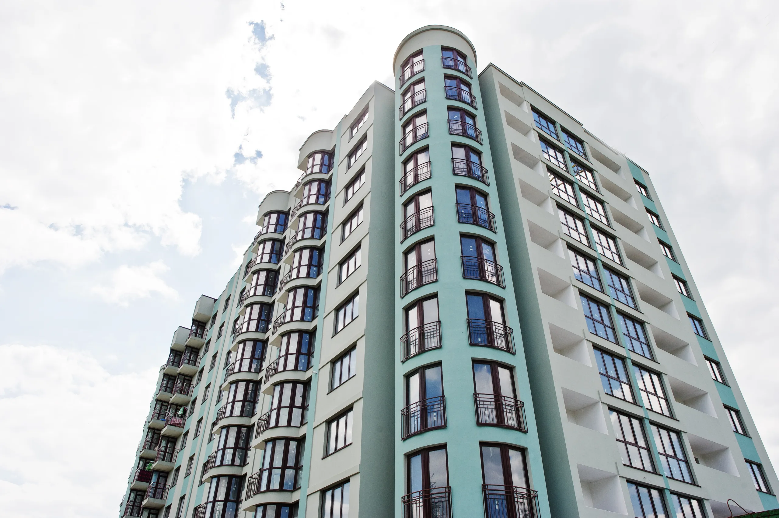 Multifamily rents dipped in August as seasonal trends and supply pressures cooled demand across major US markets.