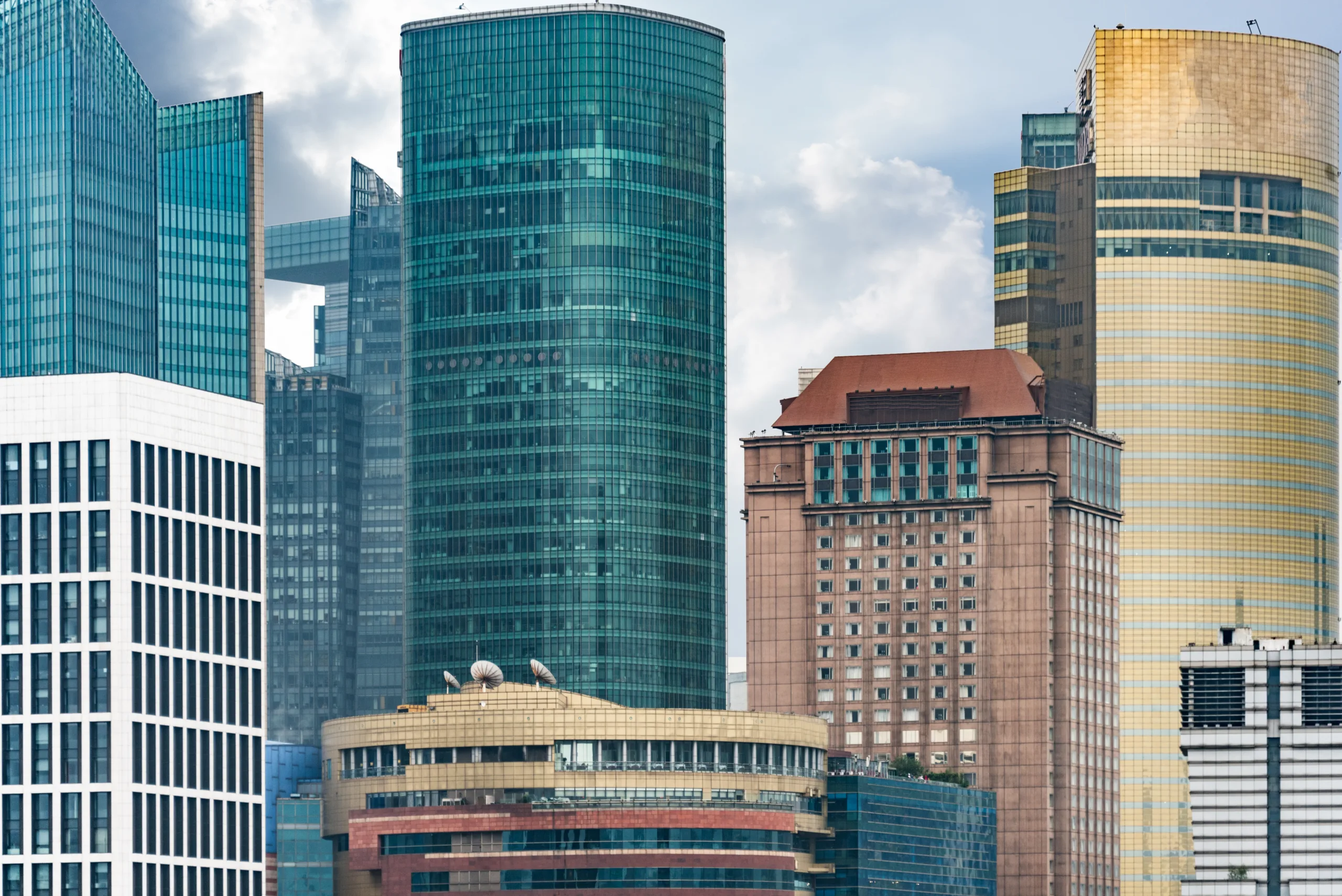 Austin’s sublease glut grows as major firms offload office space, pressuring landlords and offering tenants discounted deals.