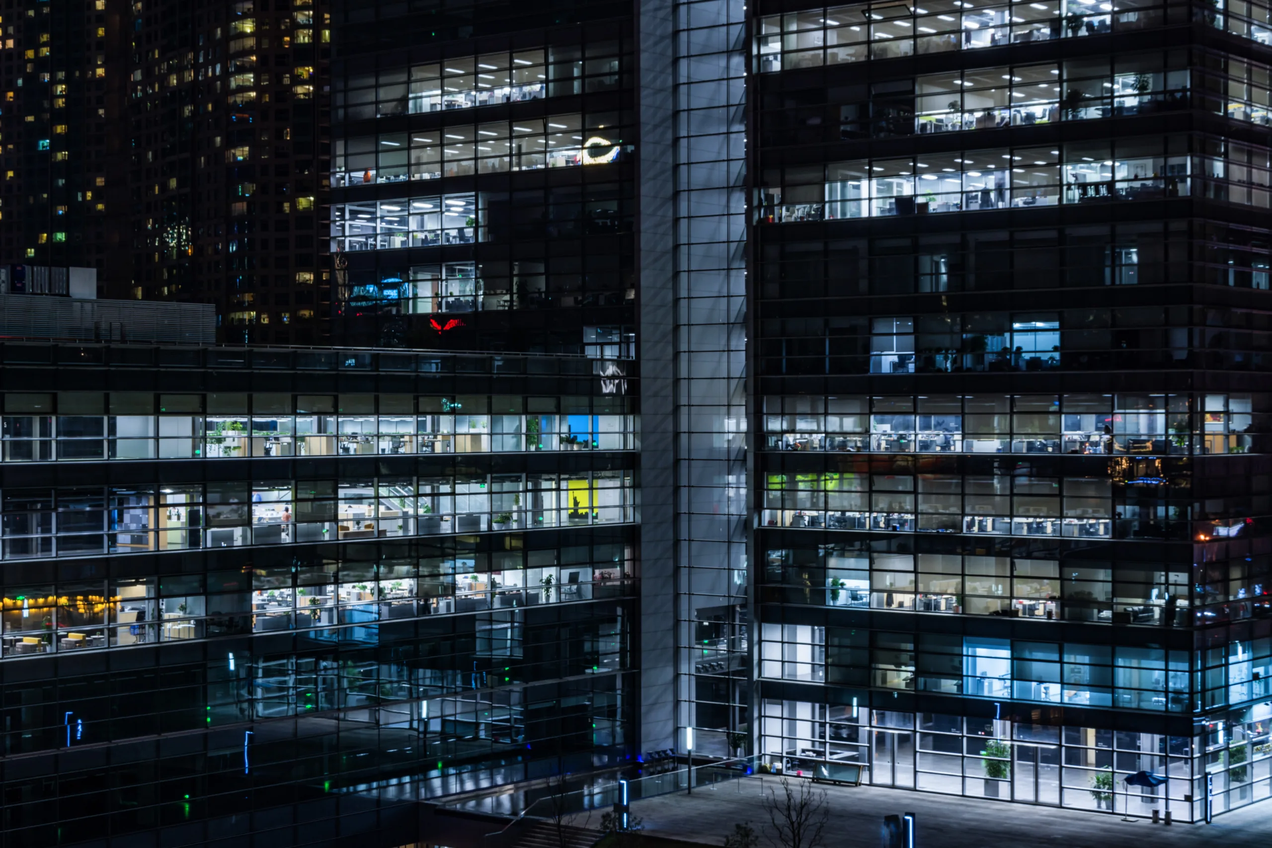 DataBank securitization unleashes $1B in funding, tapping high-demand data centers to fuel aggressive expansion across top US markets.