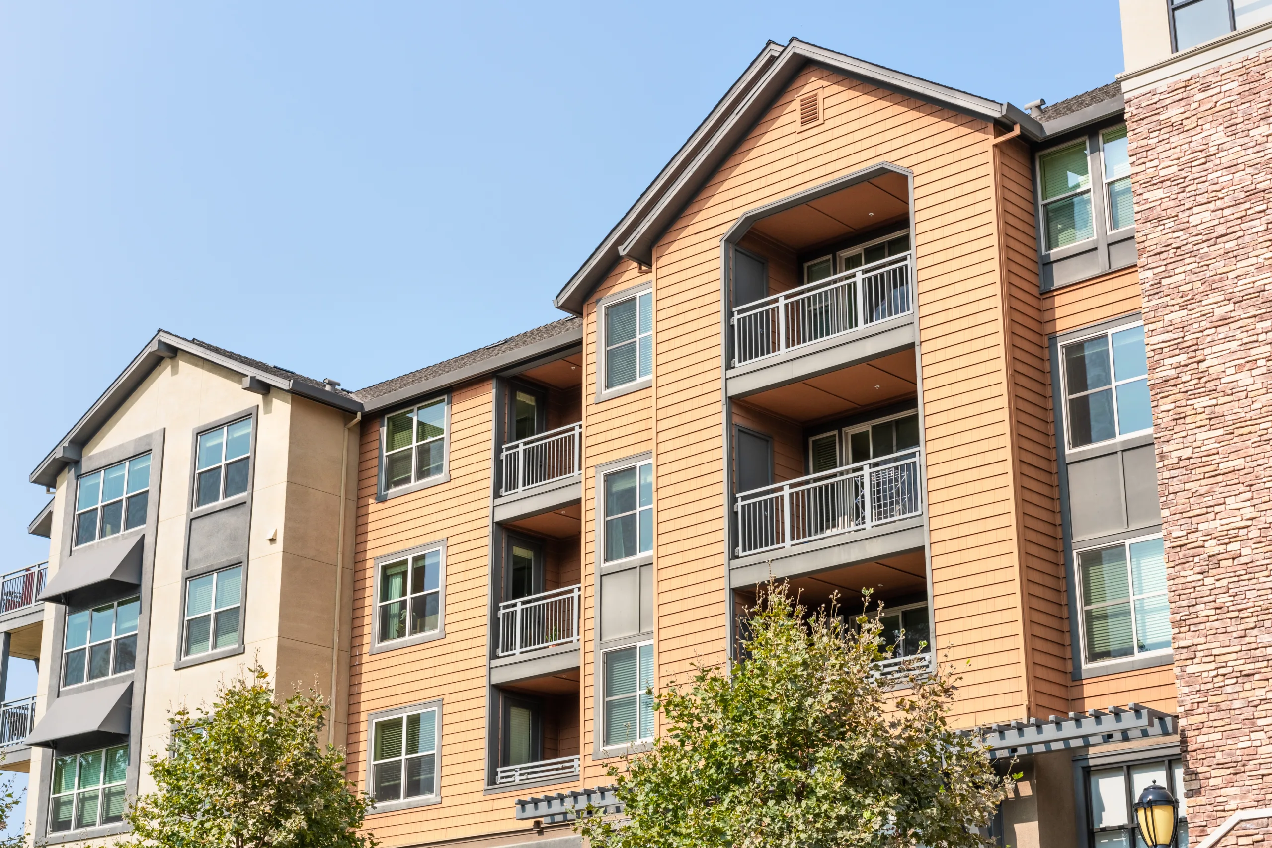 J.P. Morgan gains a Freddie Mac license to expand affordable housing lending, strengthening its multifamily financing platform.