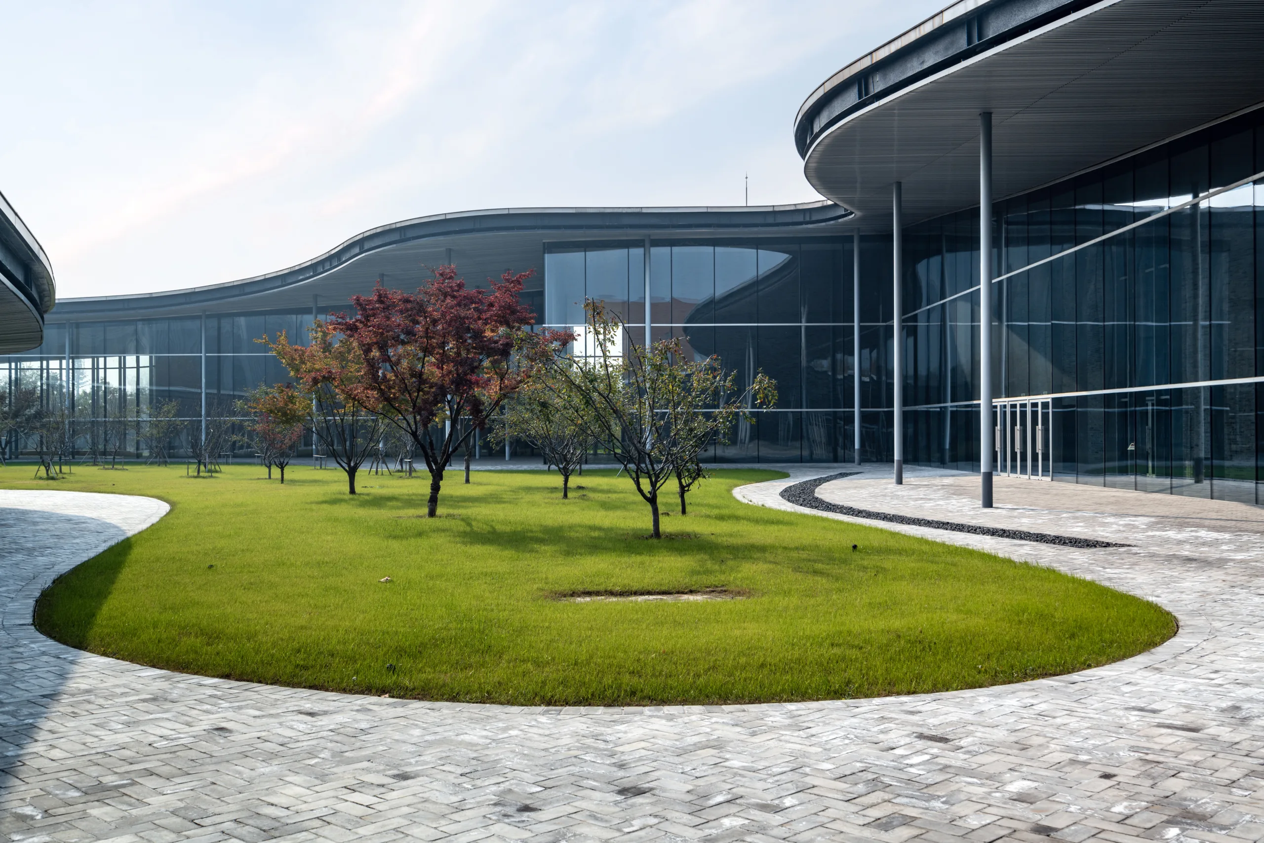 Microsoft office in Redmond sells for $225M, marking Seattle’s largest office deal of 2025 and signaling renewed investor interest.