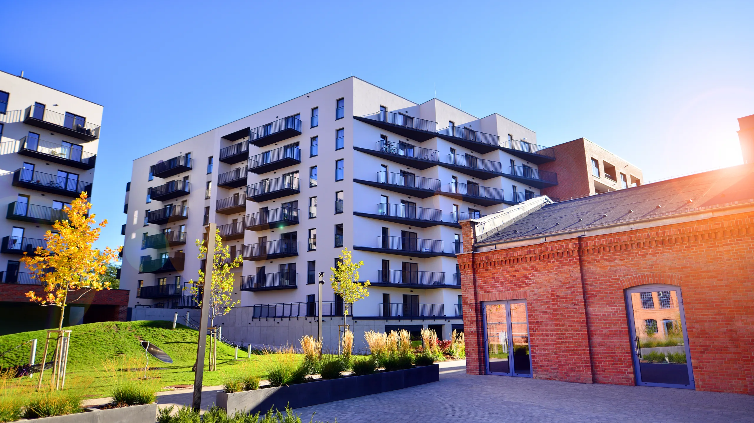 Multifamily growth surges in 2025 as rent and occupancy hit highs across key US markets, defying supply pressures and economic shifts.
