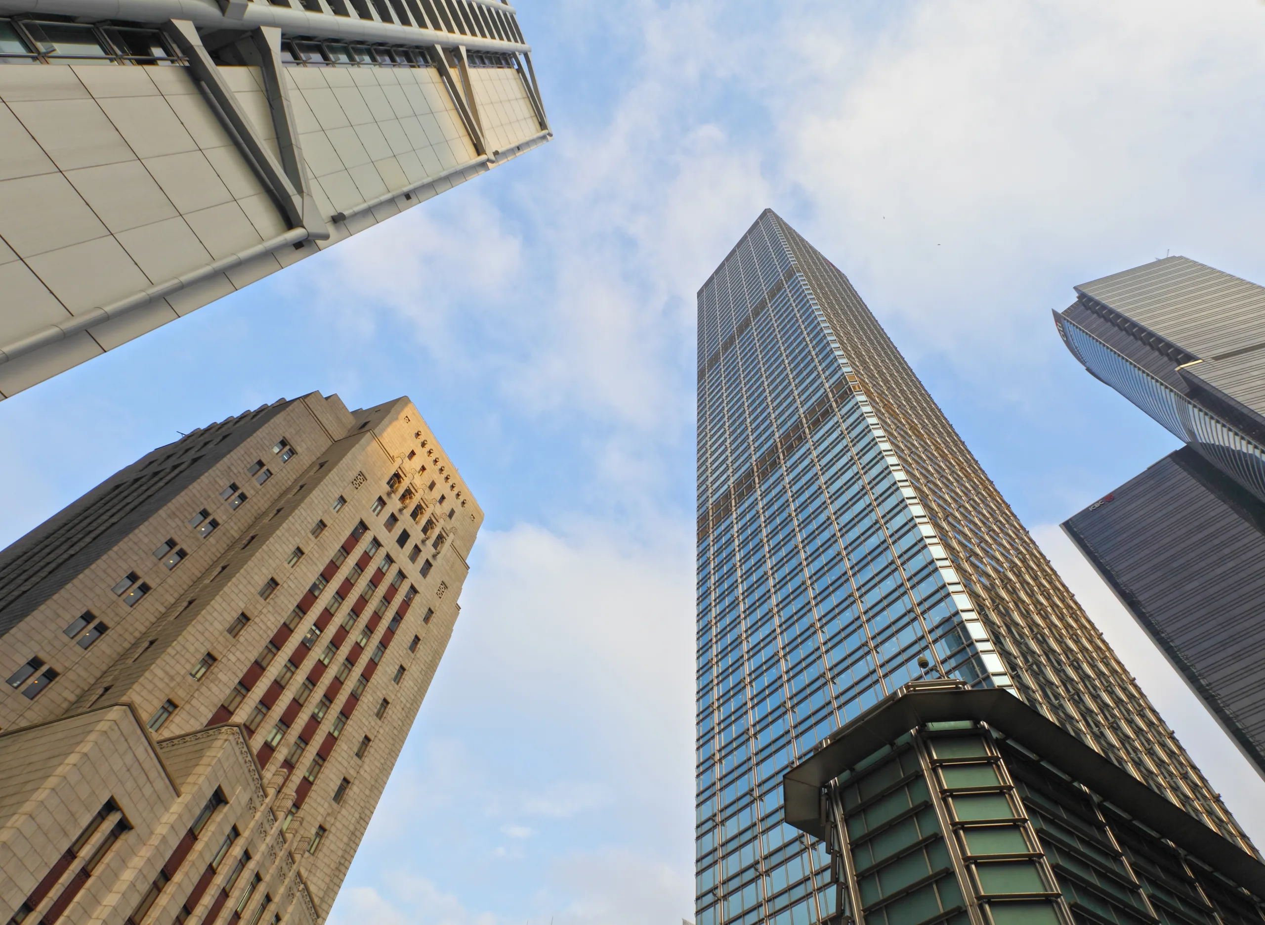 The valuation gap between public REITs and private real estate widens in 2025, creating potential gains for REIT investors.